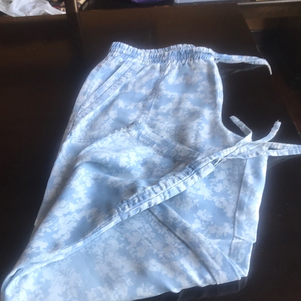 Knox Rose Flores Capri pants Sz Med